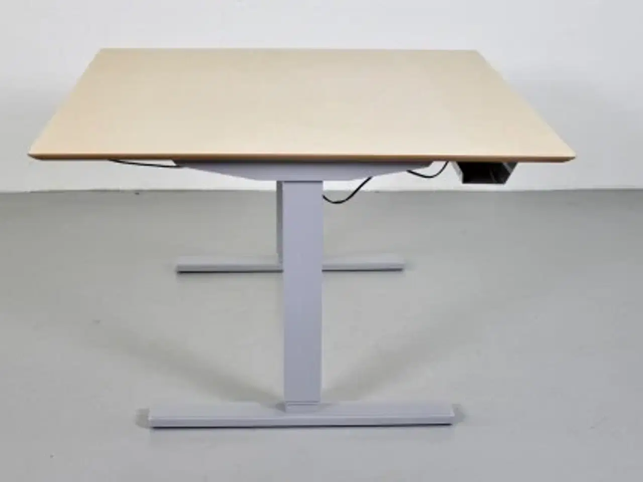 Billede 2 - Scan office hæve-/sænkebord med birkelaminat, 120x110 cm.