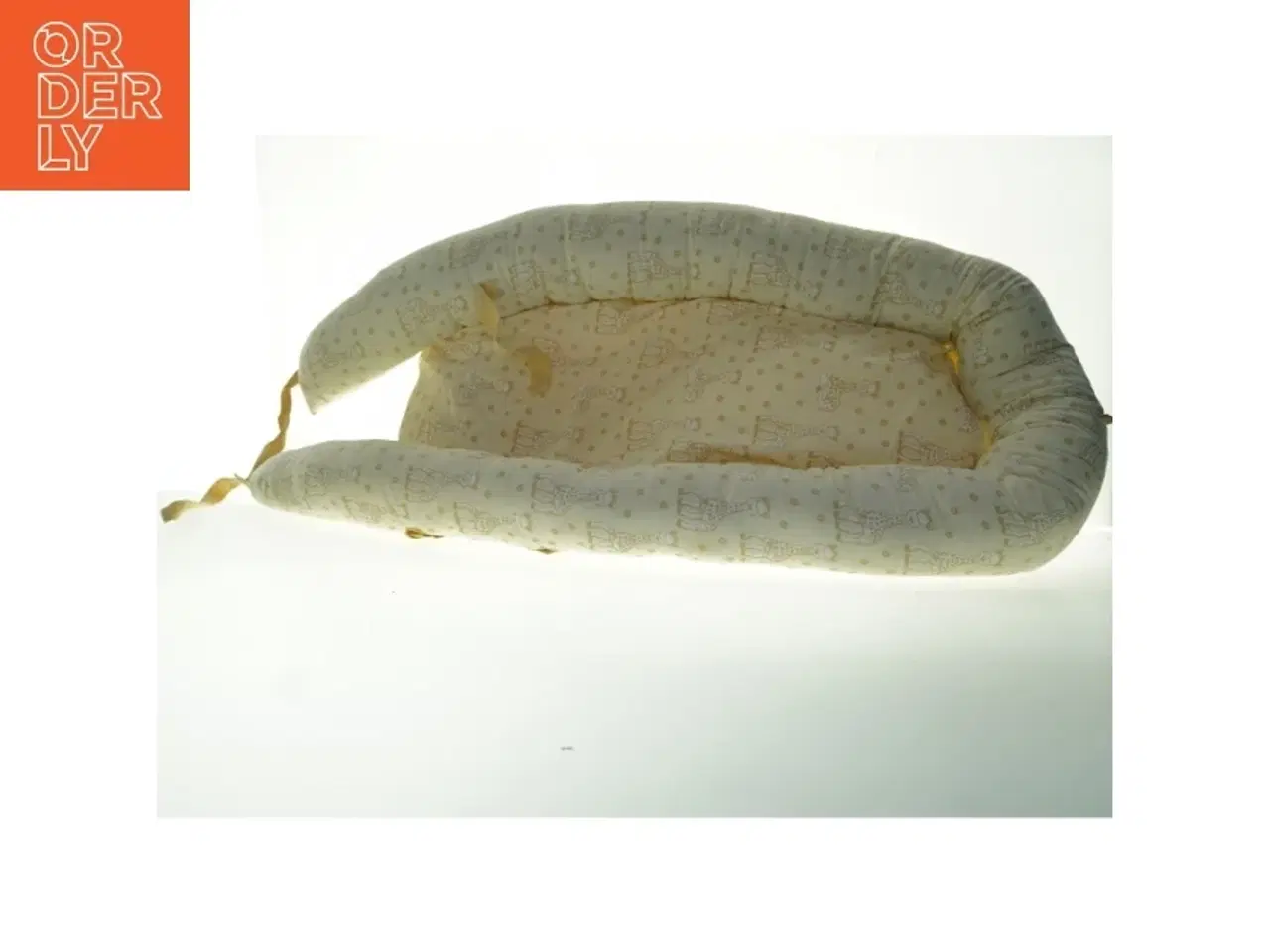 Billede 1 - Lysegul babynest fra Småfolk med Sophie La Girafe-print (str. 108 cm)