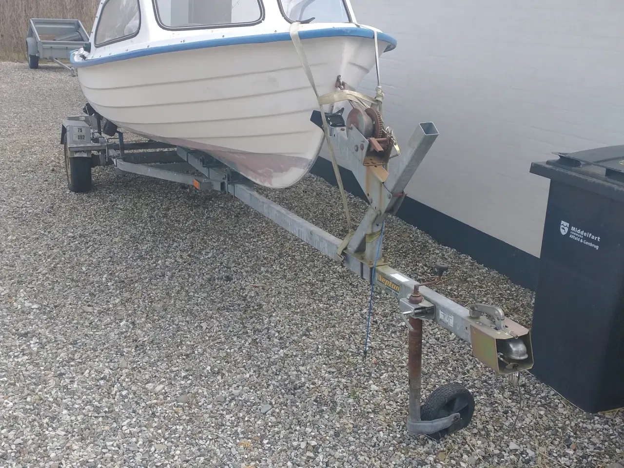 Billede 1 - Båd med motor og indregistreret bådtrailer