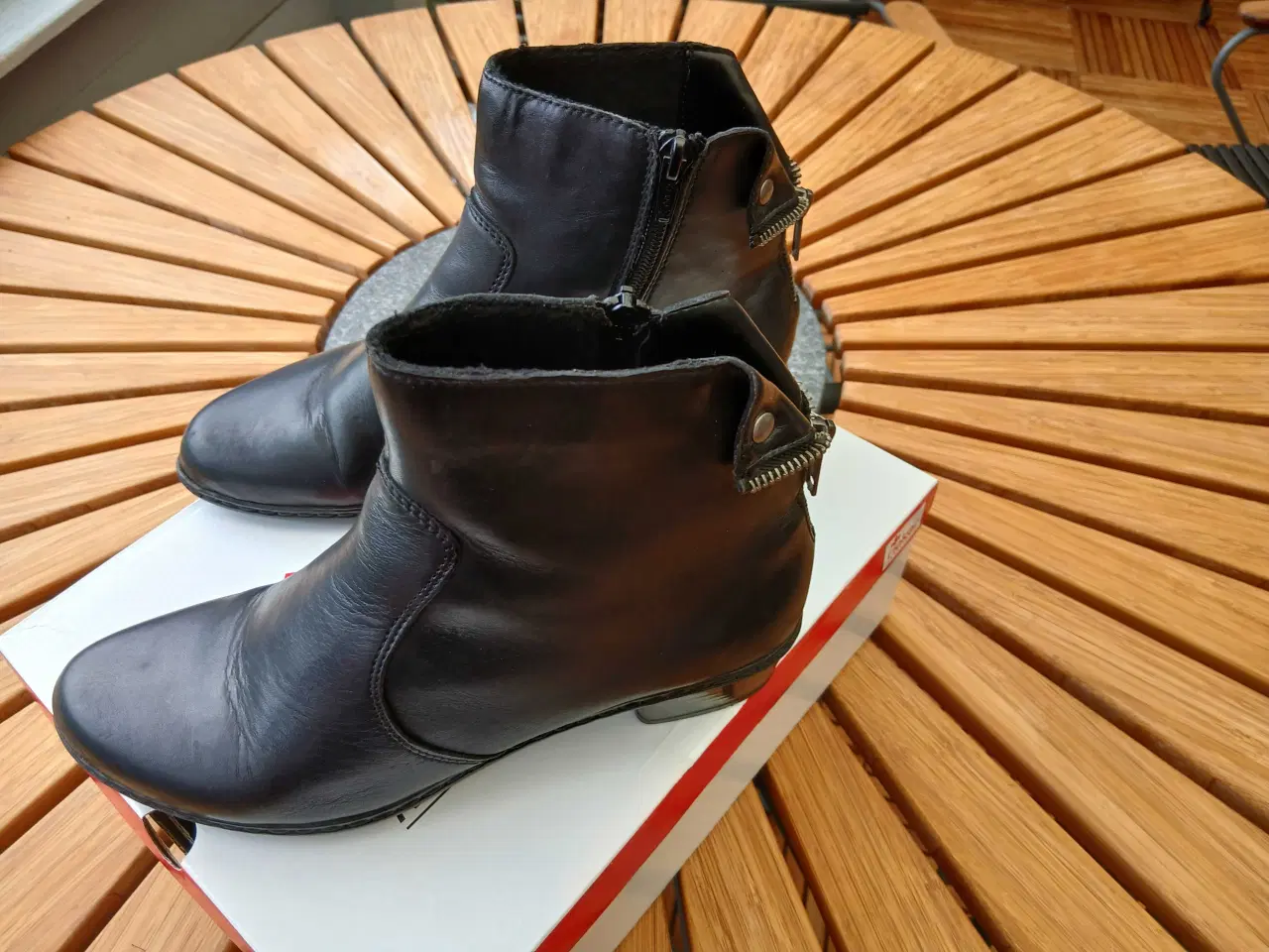 Billede 3 - Sort støvlet Rieker