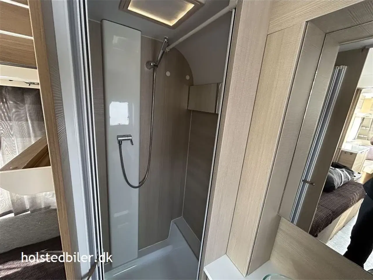 Billede 10 - 2019 - Adria Adora 572 UT   Enkeltsenge og ende bad/wc