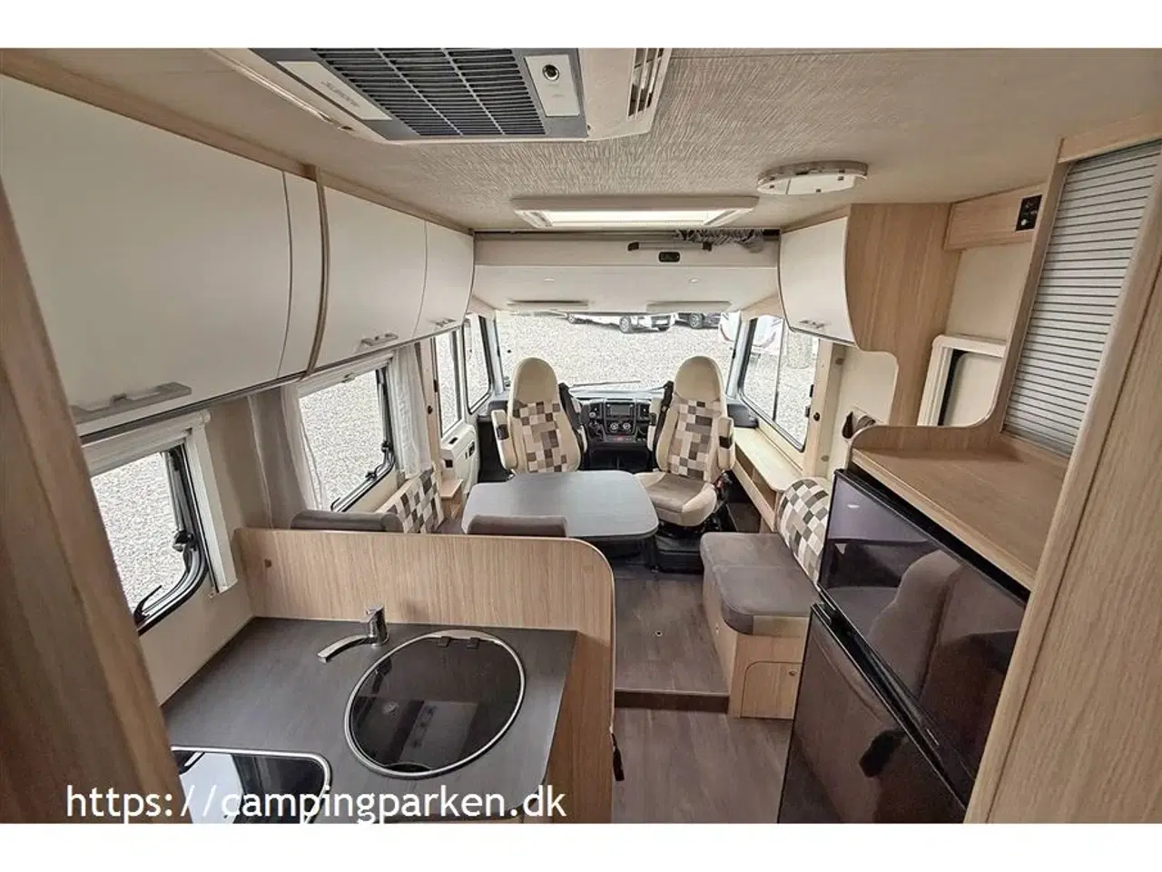 Billede 4 - 2019 - SunLight Meget camper for pengene! Queens bed, markise, solceller, aircondition, cykelholder