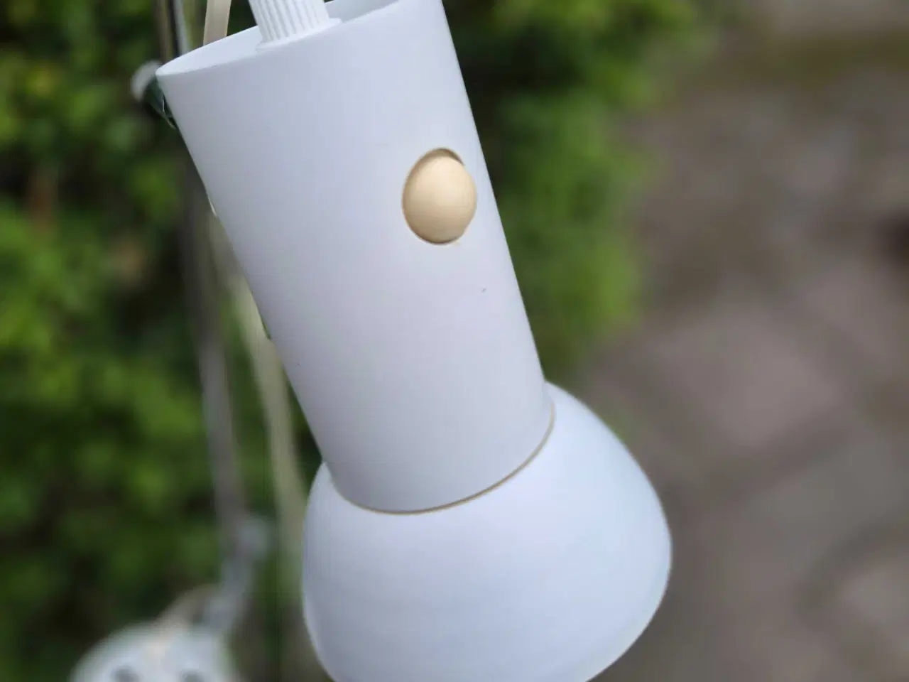 Billede 3 - Hvid gulvlampe med søde afbrydere