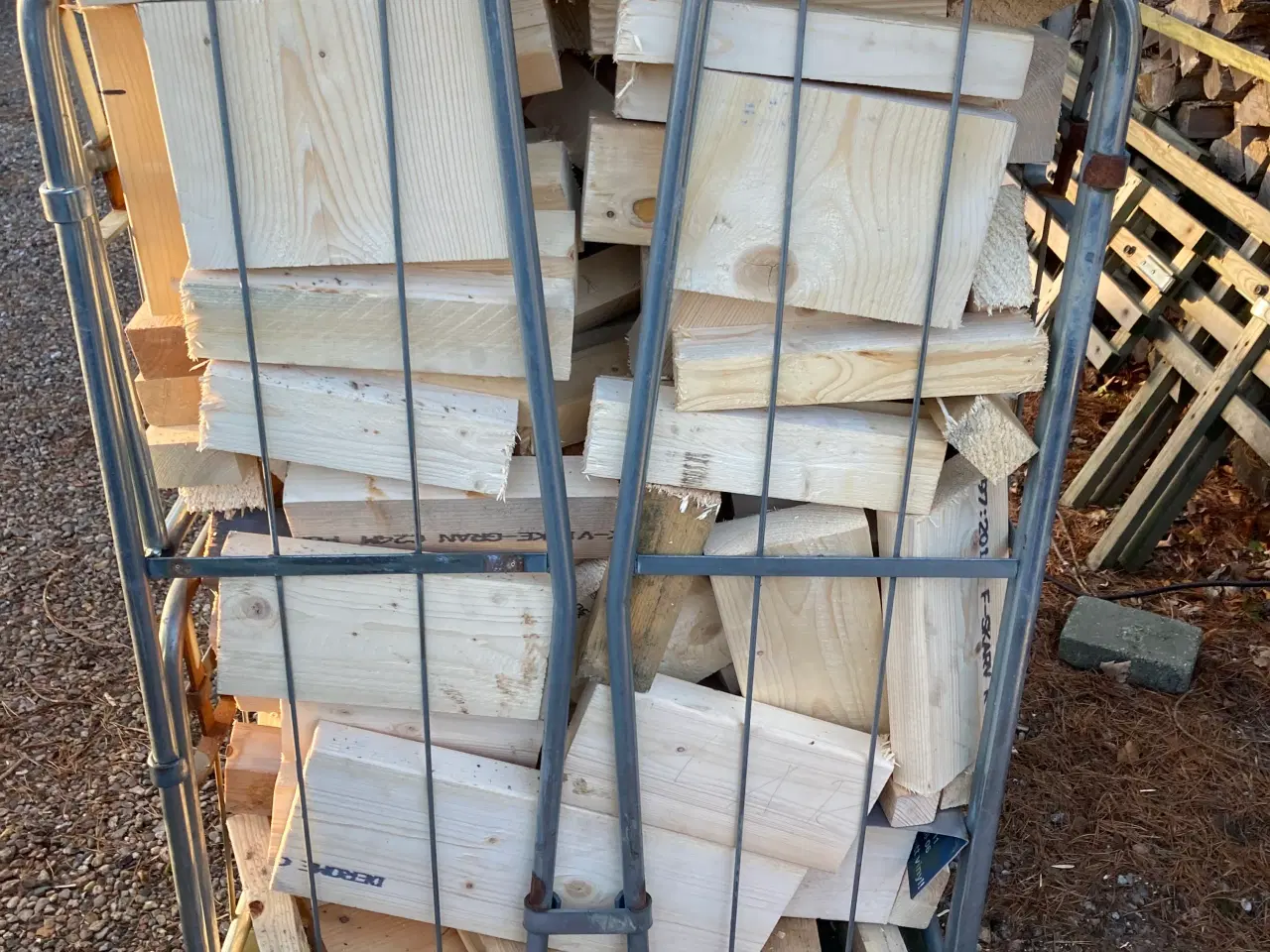 Billede 2 - Tørt fyrtræ savet 