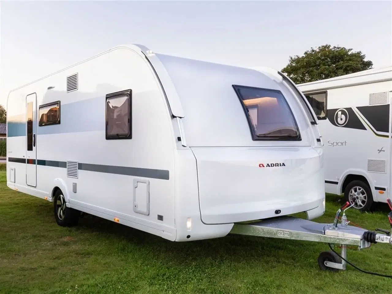 Billede 1 - 2022 - Adria Adora 613 PK   5 personers køjevogn