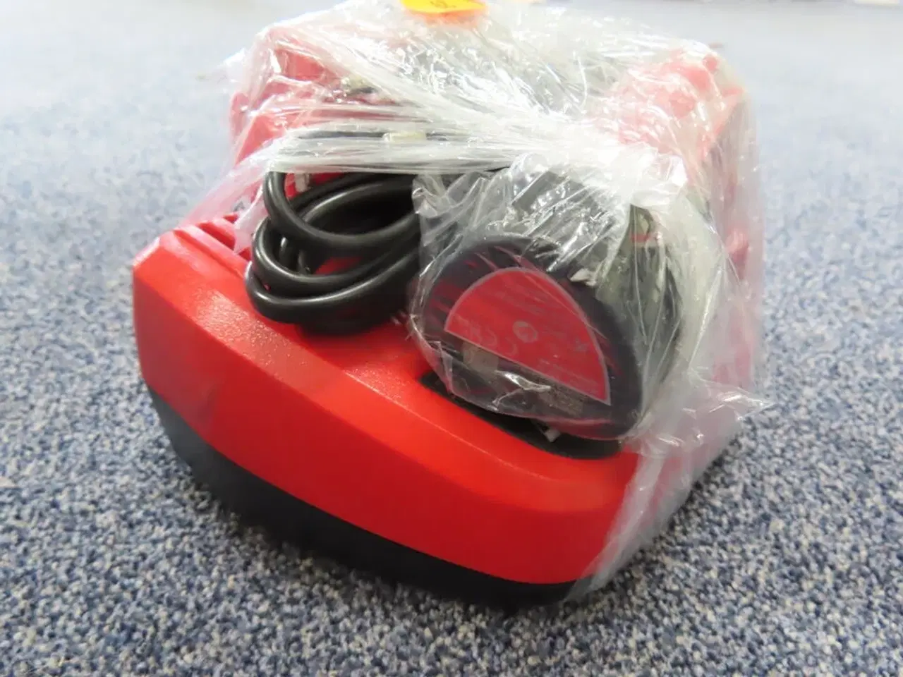 Billede 1 - Ladestation og 2 stk. Batterier MILWAUKEE M12