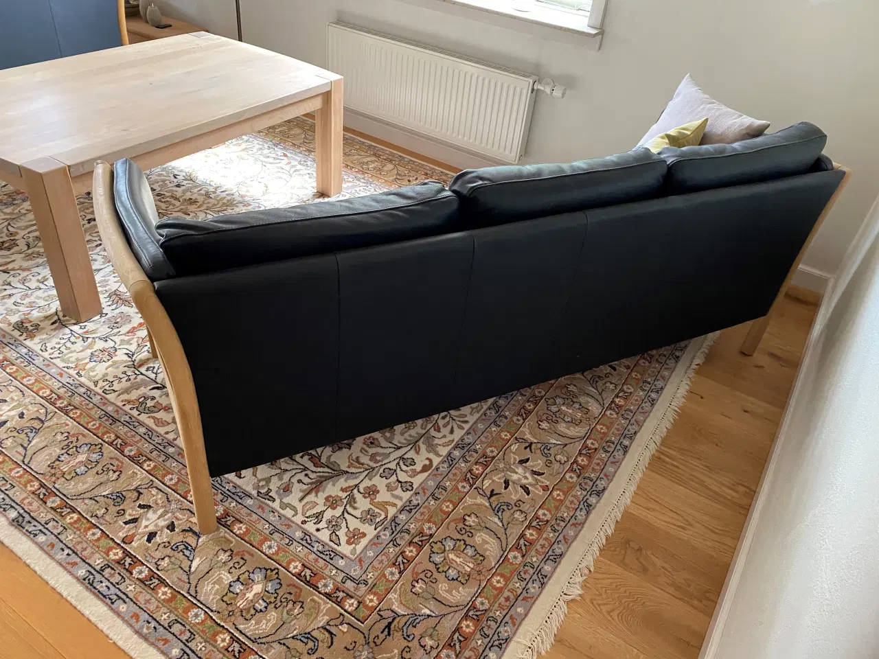 Billede 4 - 2&3 personers sofa i sæbebehandlet eg & sort læder