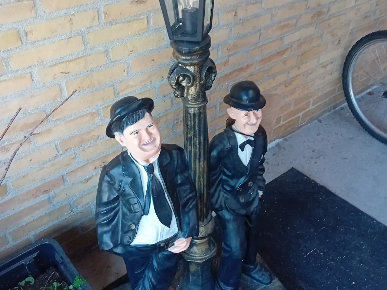 Billede 3 - Gøg og Gokke skulptur med lampe