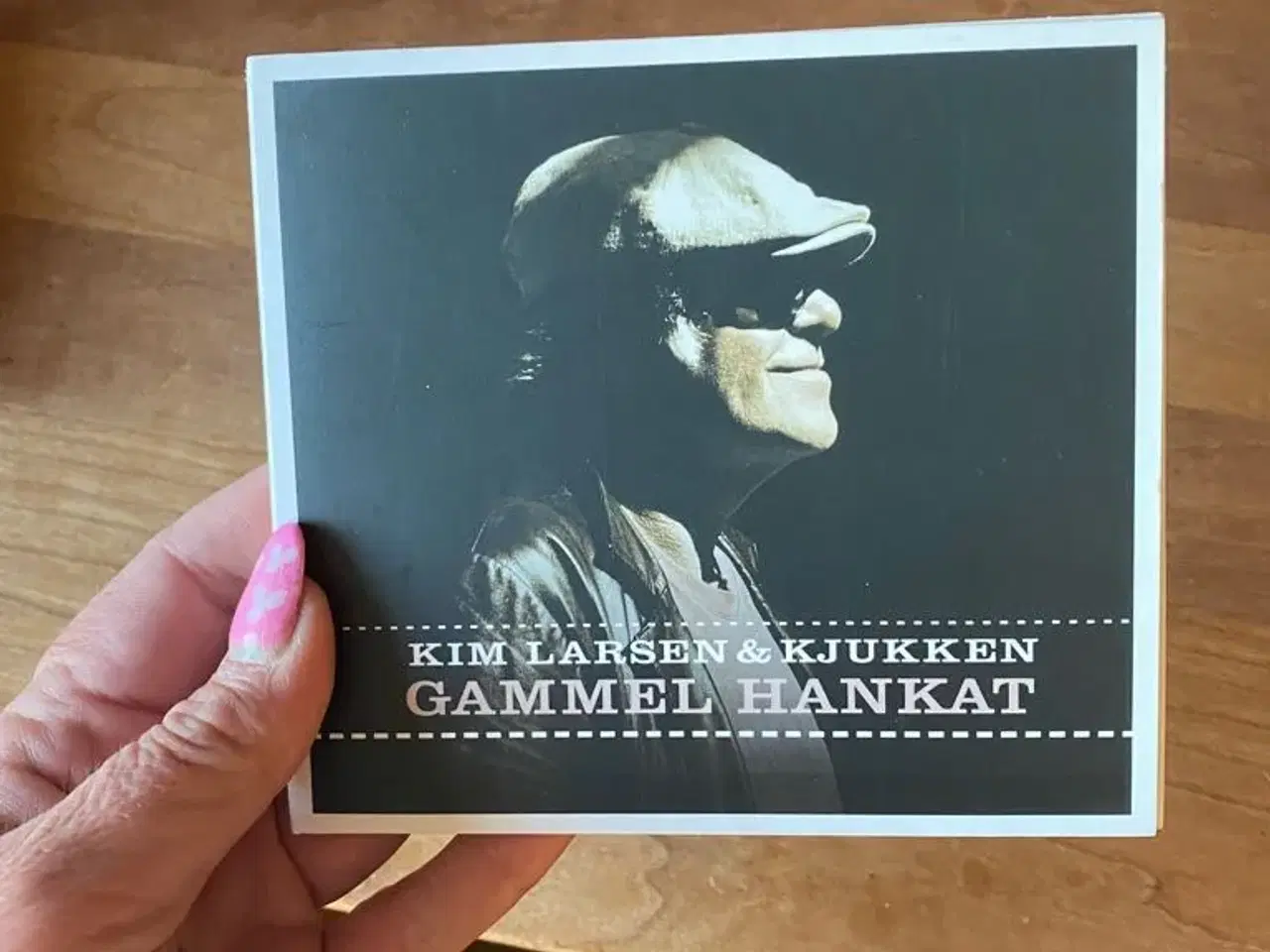 Billede 1 - Kim Larsen og kjukken gammel hankat