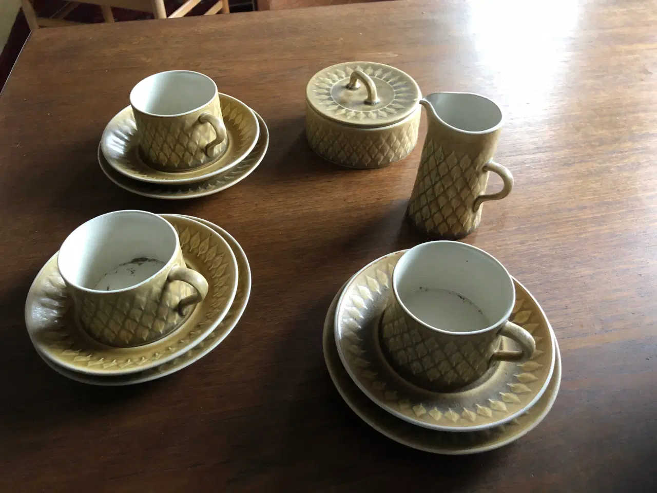 Billede 4 - Relief - mælkekande, fad og kaffekopper m.m.