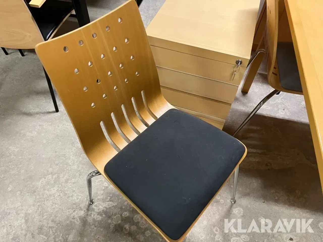 Billede 11 - Kontor inventar bord/stol/skabe