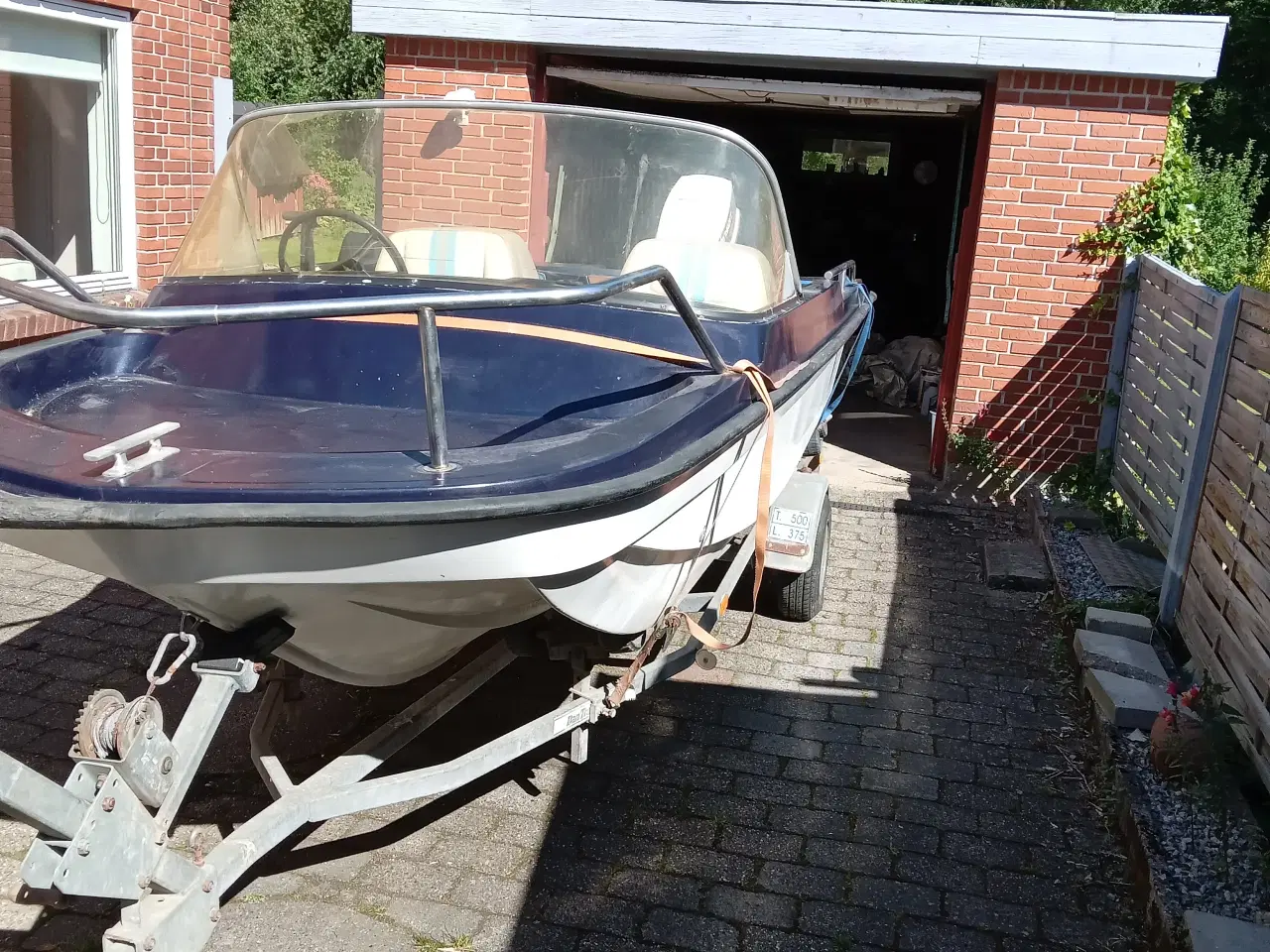 Billede 6 - Båd med dobbelt bund, 40 hk motor og trailer