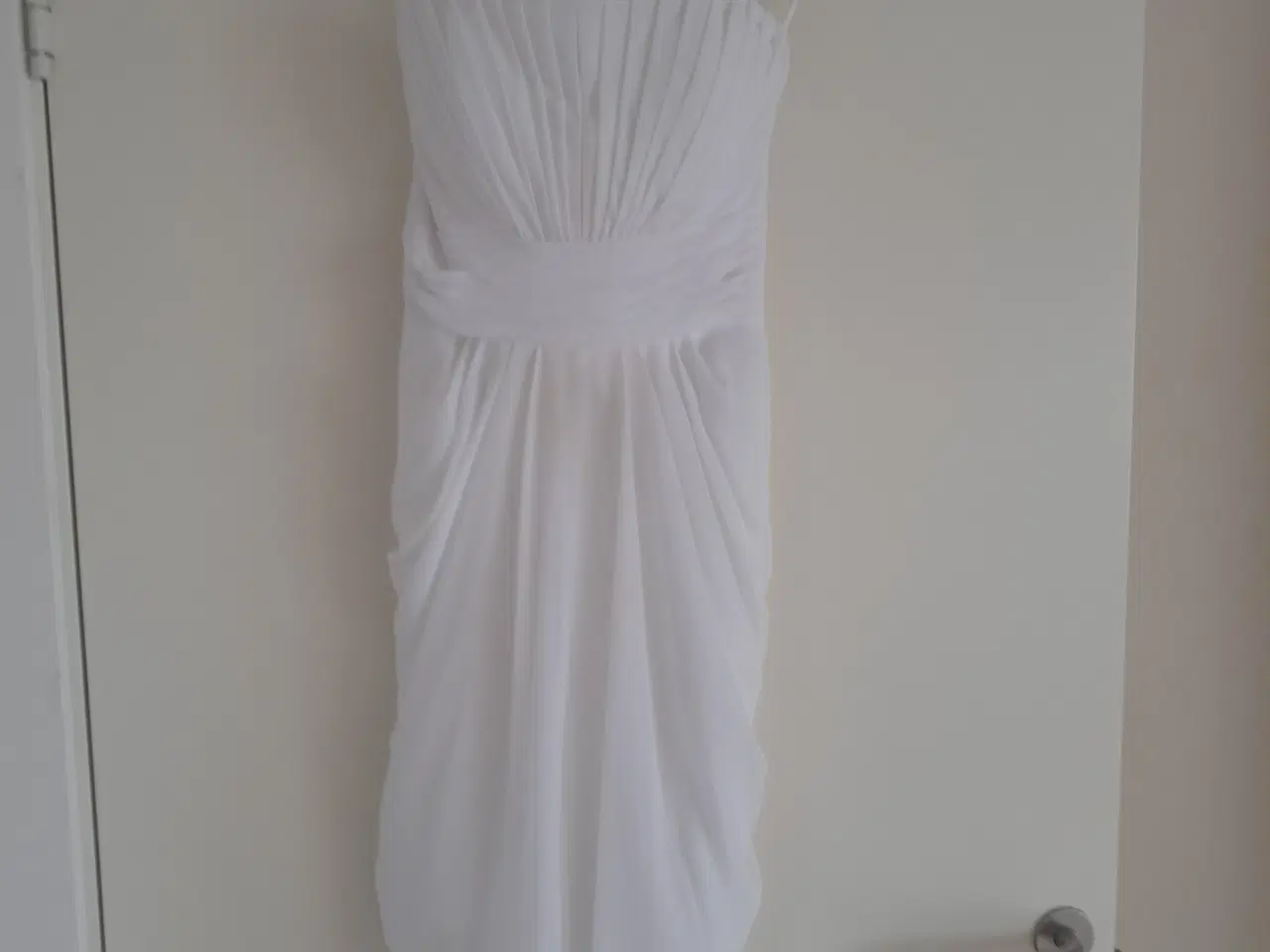 Billede 1 - Lilly konfirmationskjole str. 34