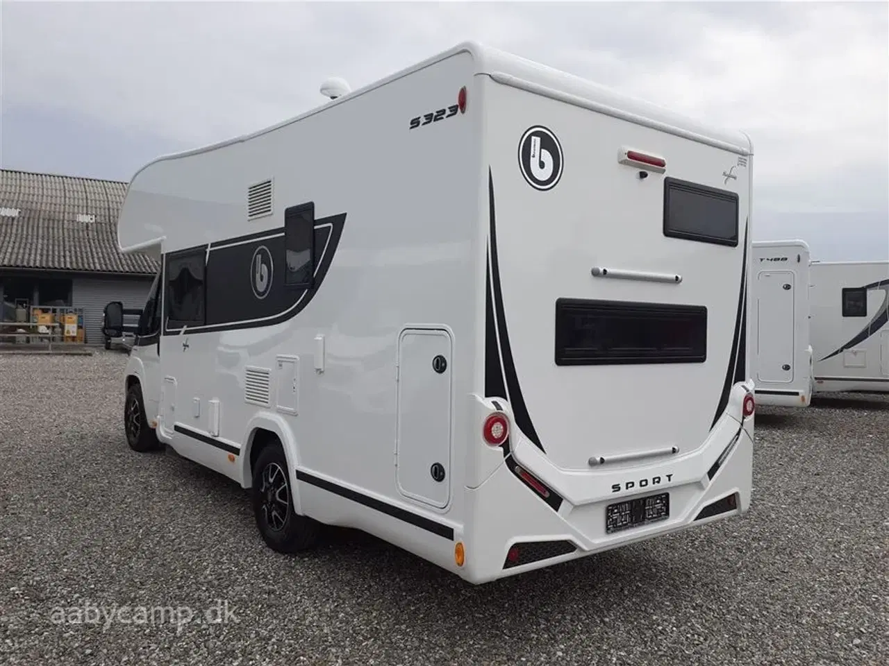 Billede 3 - 2021 - Benimar Sport 323 NK   Den Perfekte Familie camper. NK pakke. automatgear. solceller. Bemærk kun 20,000 Km !!!!