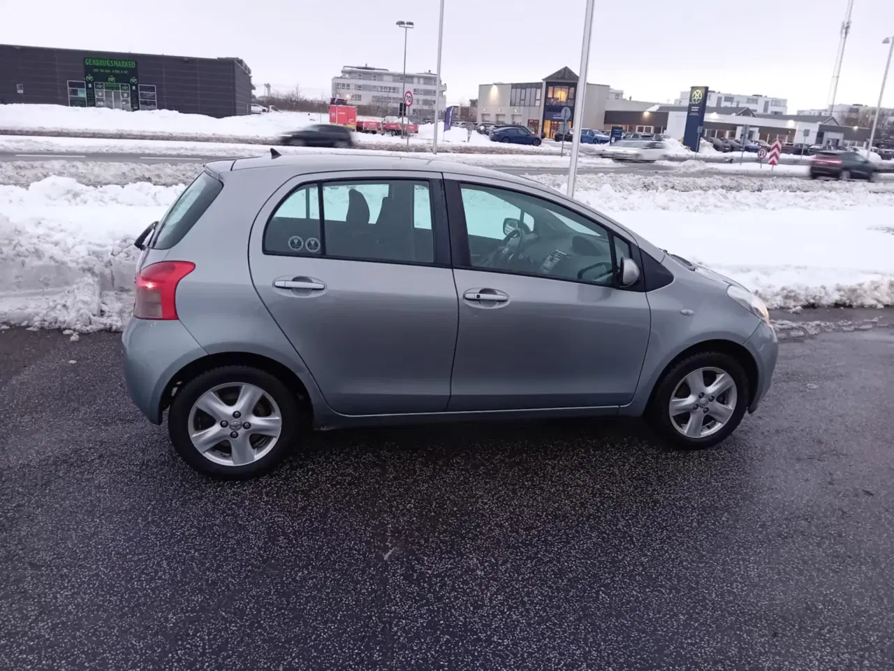 Billede 2 - toyota yaris 1.3 5 dørs 2 ejers LAV KM 