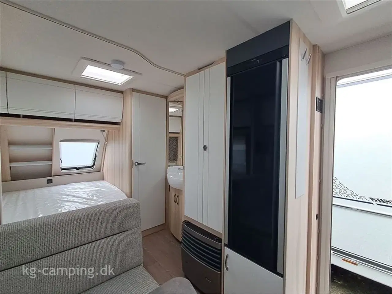 Billede 10 - 2025 - Hobby De Luxe 400 SFE   Smart rejsevogn - Kan opvejes til 1500 kg. Fransk seng.