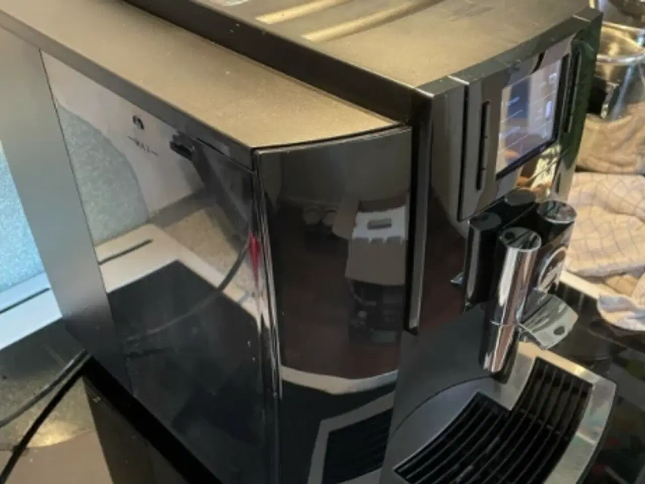 Billede 4 - Fuldautomatisk Espresso-/Kaffemaskine, Jura E60