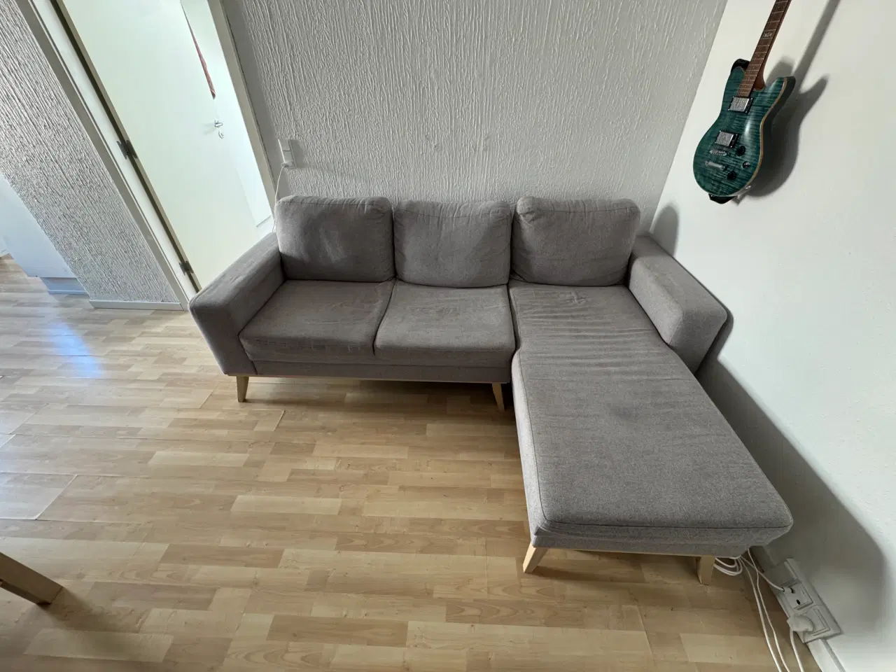 Billede 1 - Grå chaiselongsofa sælges