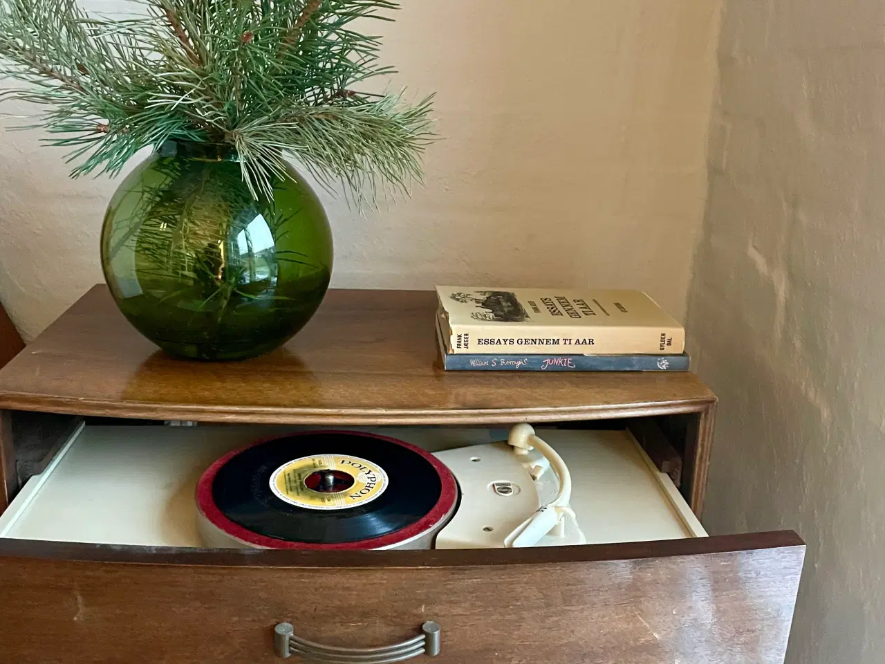 Billede 3 - Charmerende og unikt skuffedarium med indbygget pl