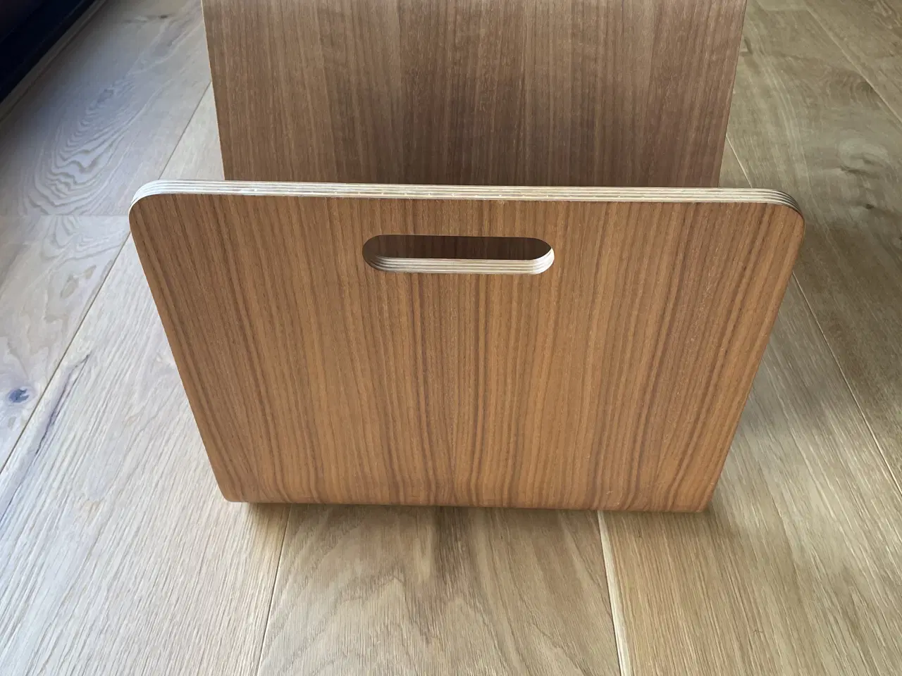 Billede 5 - Sidebord i valnød