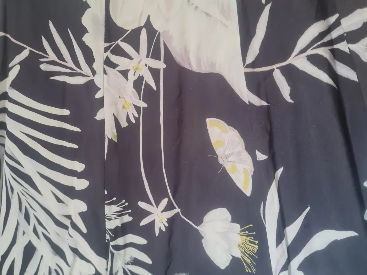 Billede 3 - Nederdel str 44 H&M+Anna Glover 