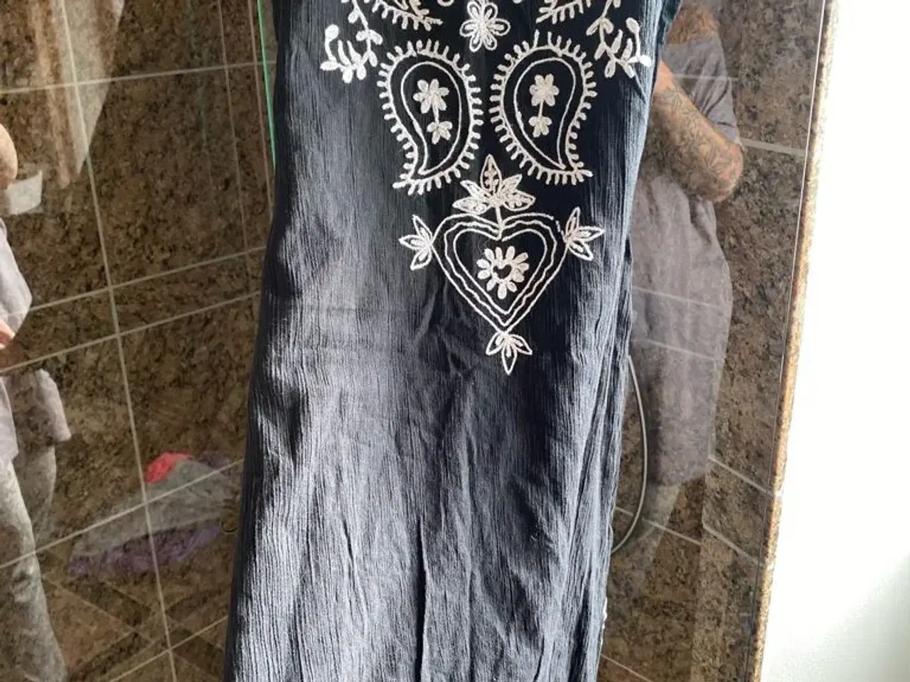 Billede 1 - Flot kjole med mønster str small