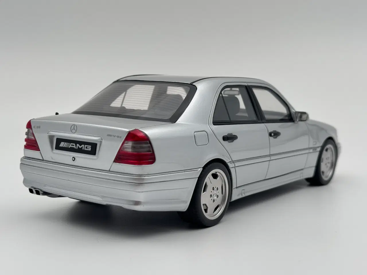 Billede 4 - 1990 Mercedes C36 AMG C-Klasse - 1:18