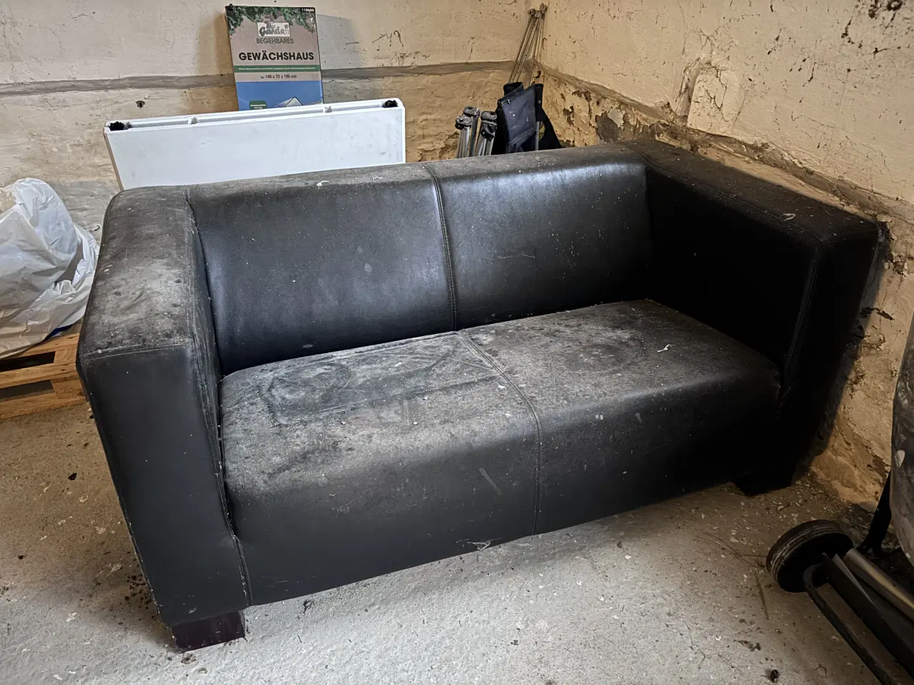 Billede 1 - GRATIS! 2 prs sort sofa
