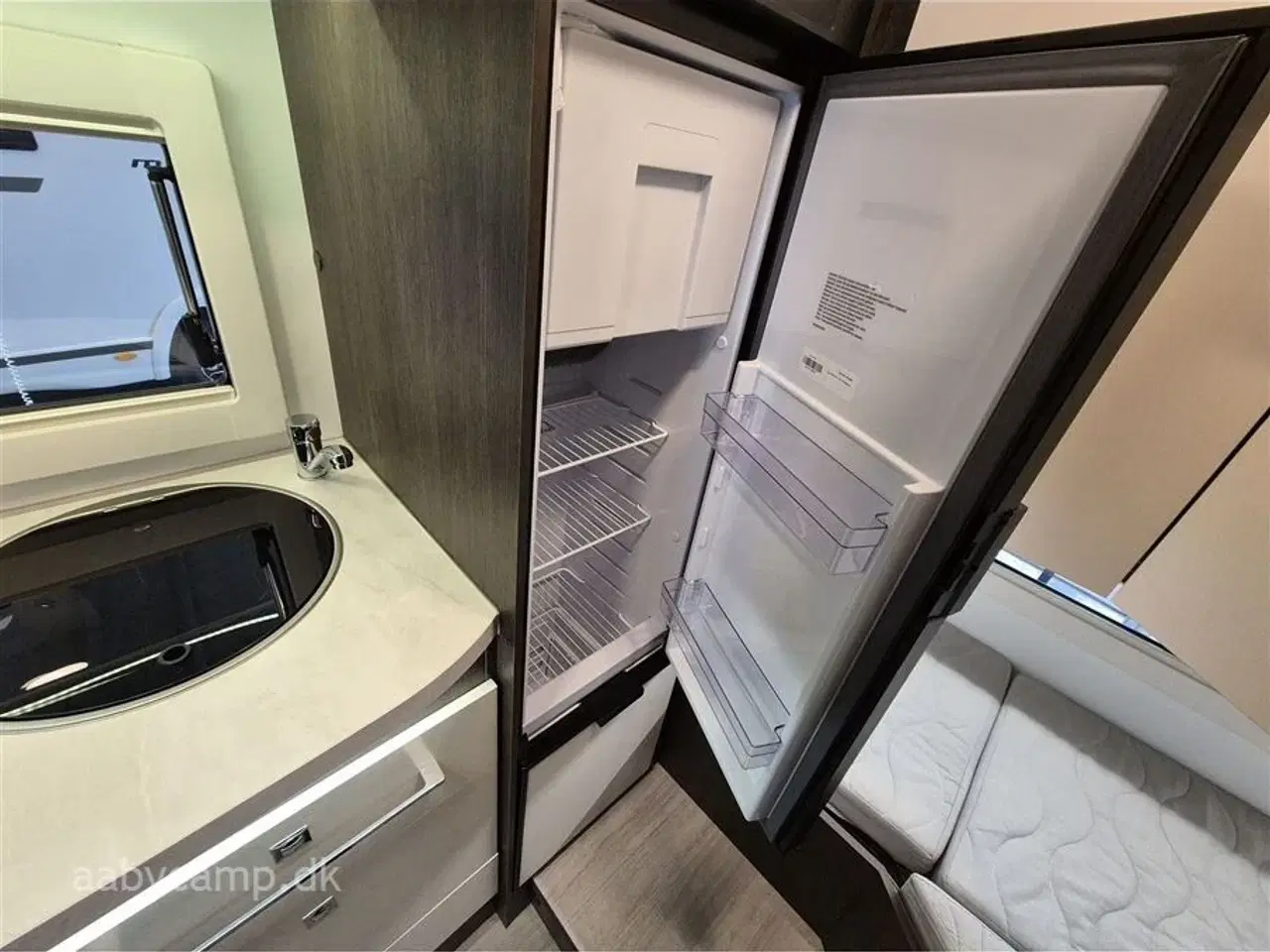 Billede 15 - 2021 - Benimar Tessoro 483 NK   Nk pakke. Markise. solcelle. Lithium Batteri. 2000w inverter. Maxxfan. udv. gas og bruseudtag. Duo-control. undervognsbehandlet. KUN 28,000 KM!!