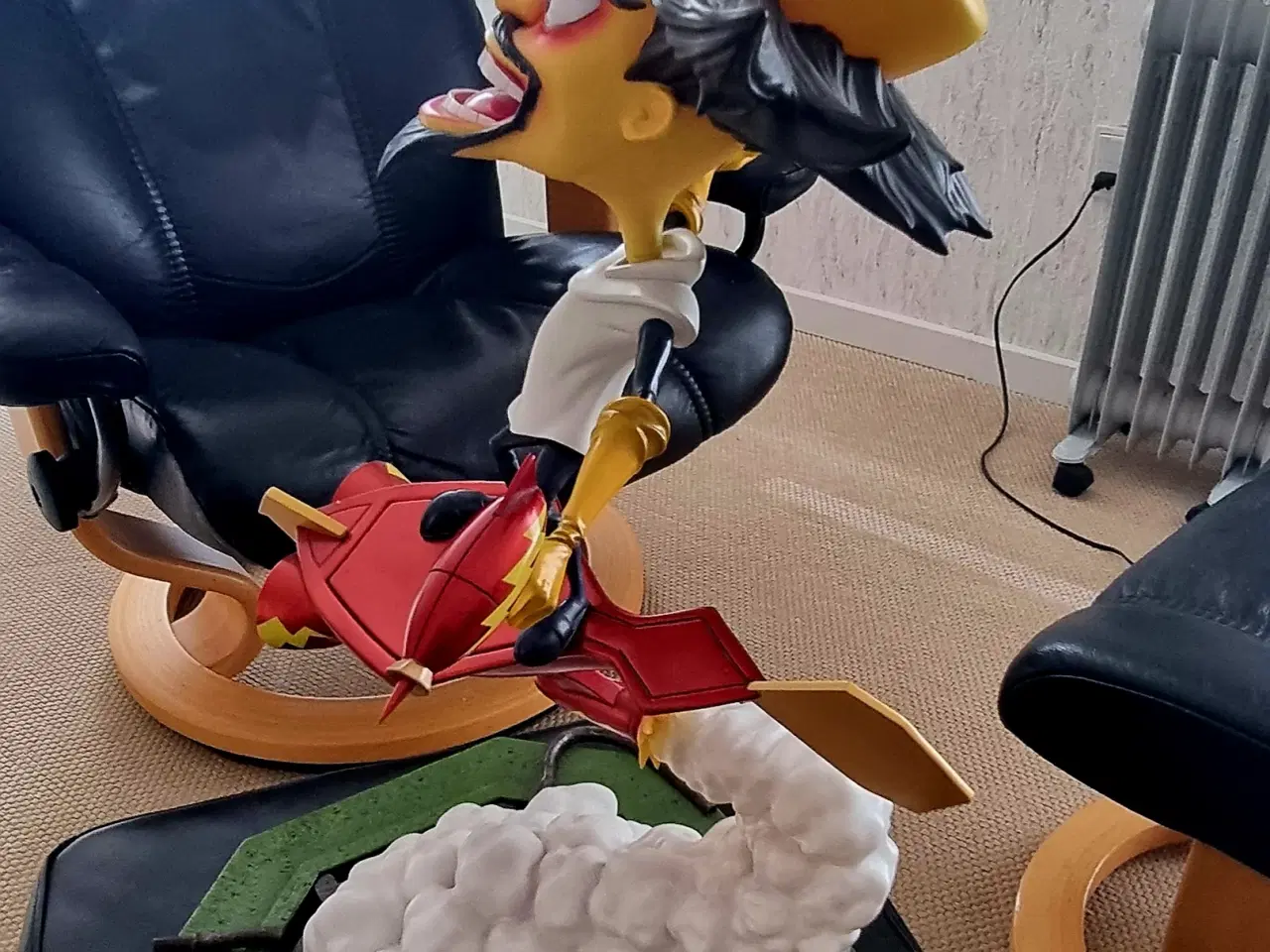 Billede 3 - Dr. Neo Cortex - 55 cm. høj. Original emballage 