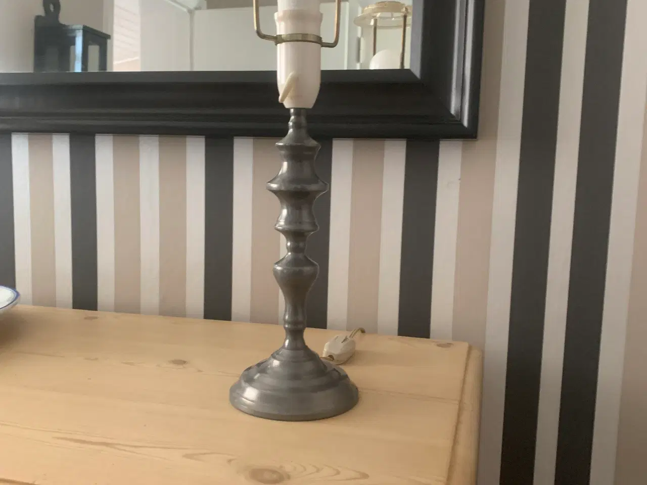 Billede 2 - Bordlampe i tin eller tinlignende