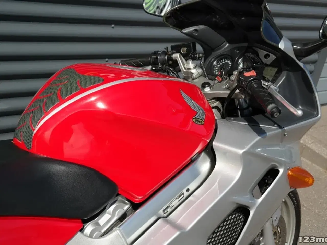 Billede 10 - Honda VFR 800 F MC-SYD       BYTTER GERNE