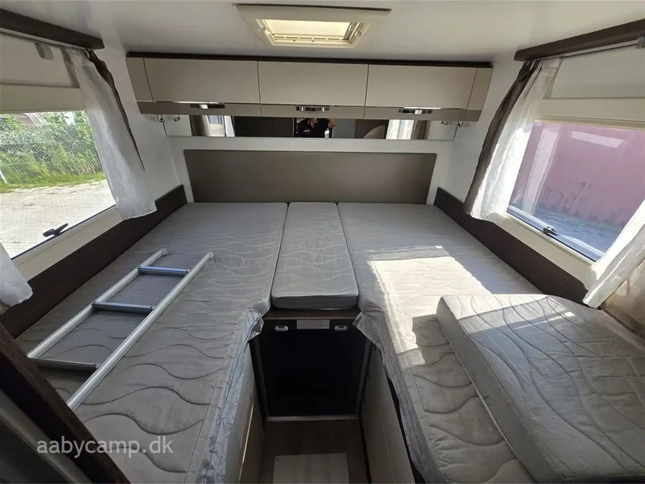 Billede 16 - 2020 - Benimar Sport 363   NK Pakke. Automatgear. solceller. markise. Batteri. Plisse i for og sideruder. Bemærk at den har 5 selepladser.