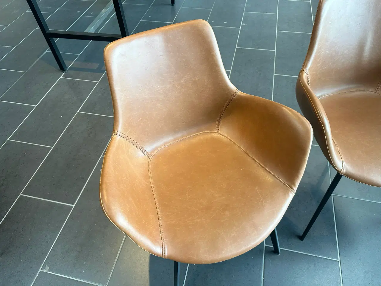 Billede 3 - Hype spisebordsstole i brun kunstlæder