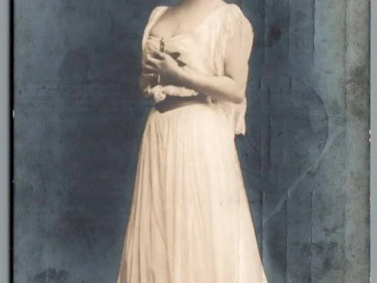 Billede 1 - Anna Larsen i "Elskerinden"- Skuespiller - Postkort - Brugt