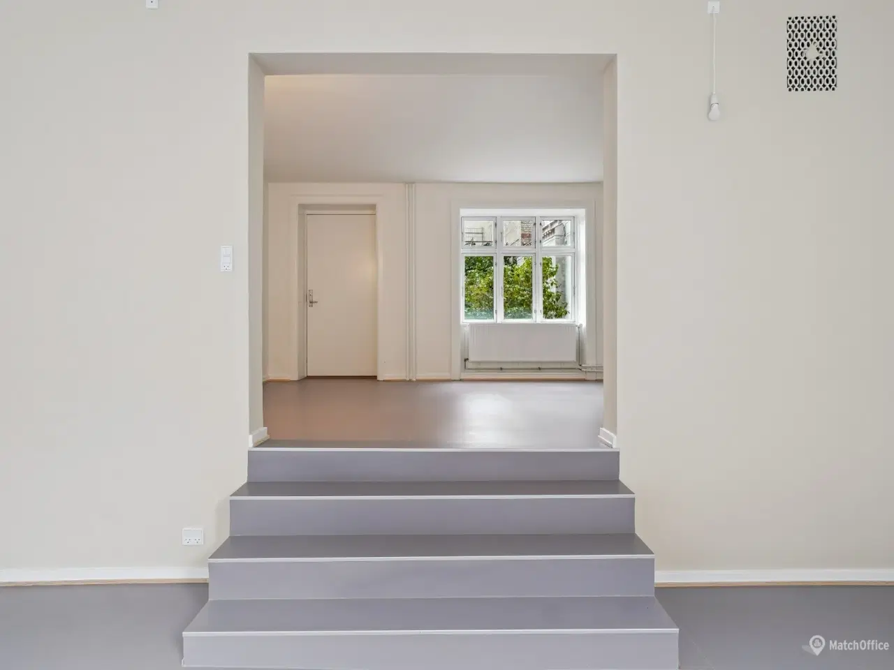 Billede 7 - Flot butik/klinik/Coffee shop med store facadevinduer –
