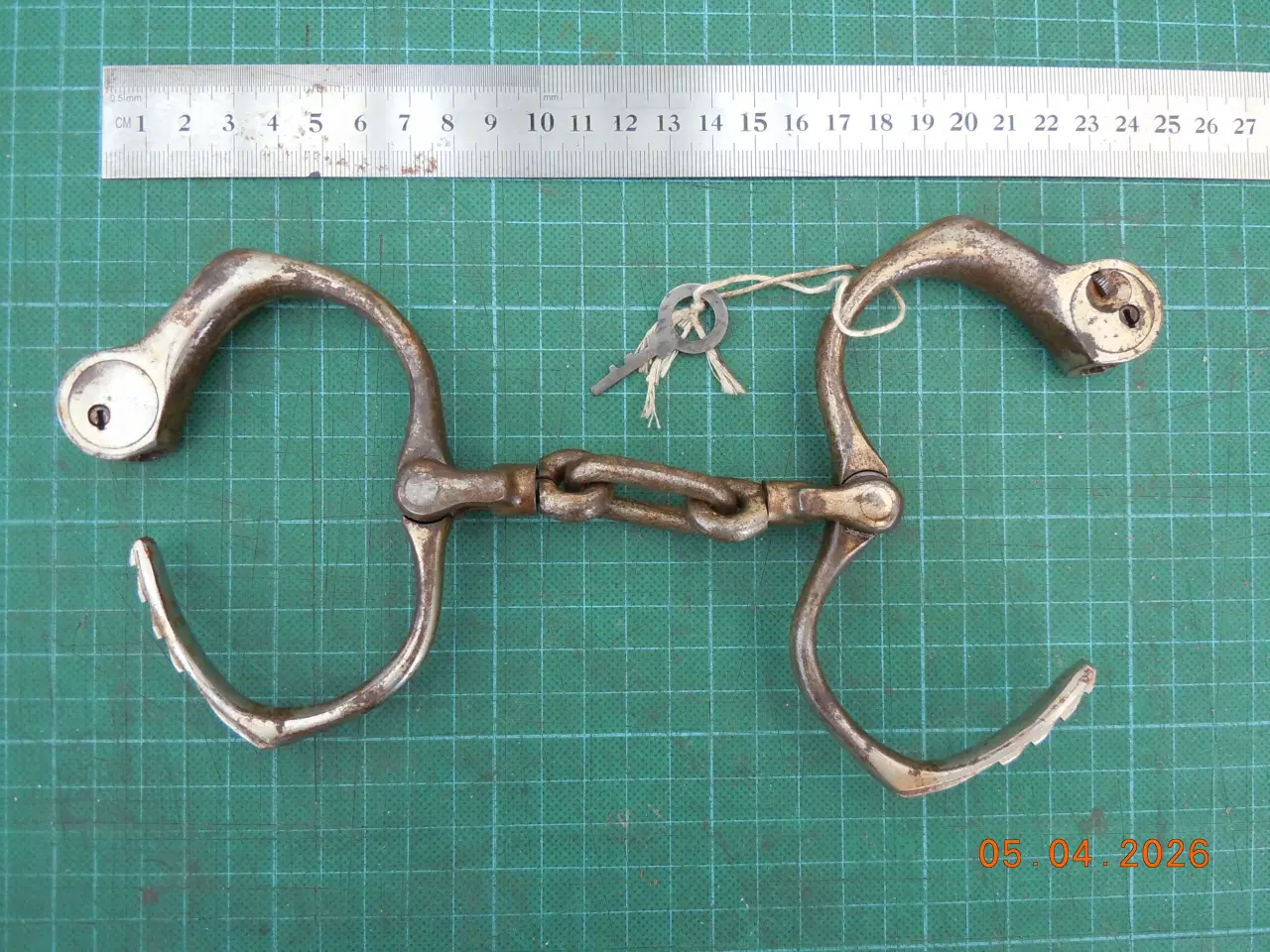 Billede 2 - Håndjern, antikke amerikanske med nøgle.