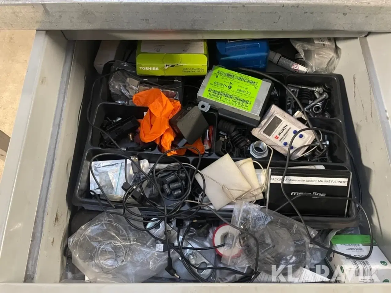 Billede 11 - Arbejdsbord på hjul med skruestik