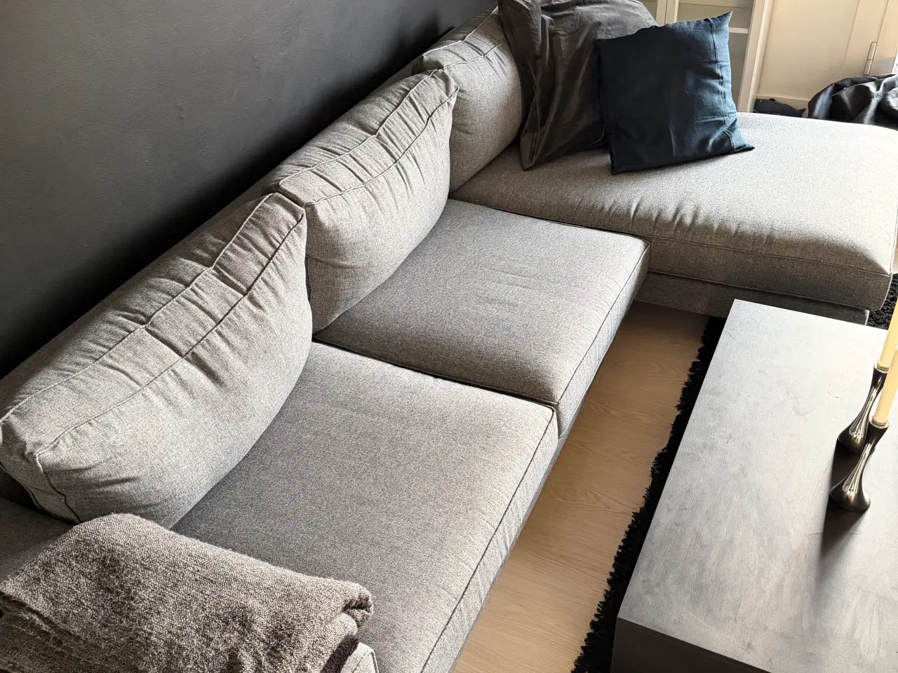 Billede 3 - Sofa med chaiselong i grå