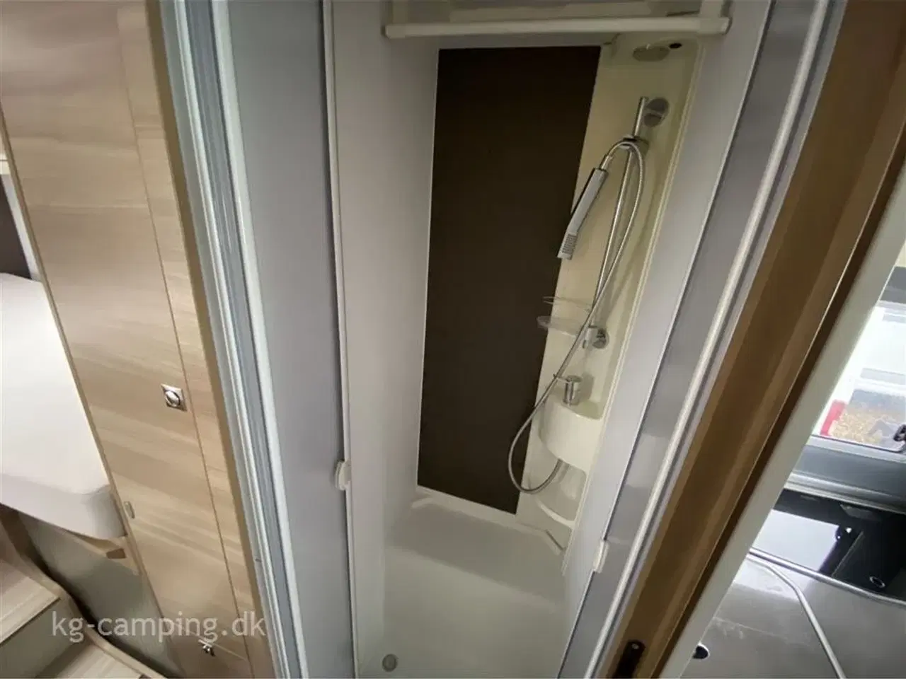 Billede 12 - 2015 - Adria Coral Plus 670 SL Flot Adria Coral med lækre læder sæder.