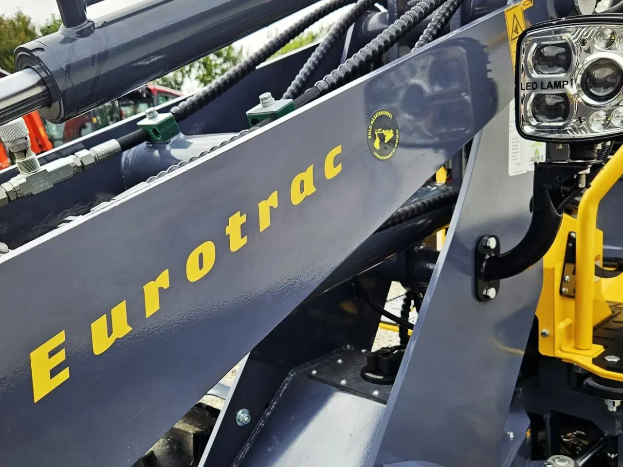 Billede 21 - Eurotrac W11 / fabriksny / skovl & gafler / Kubota motor