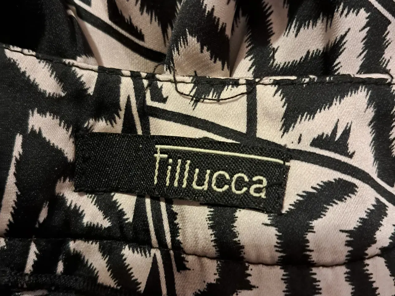 Billede 5 - Fillucca str. 38 bluse