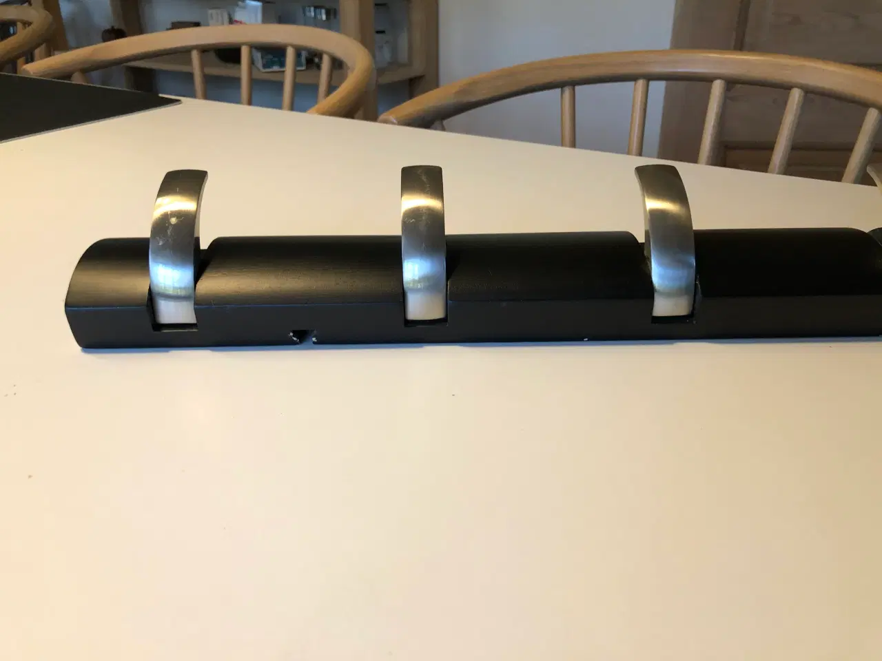 Billede 5 - Knagerække i sort og børstet stål med 6 knager