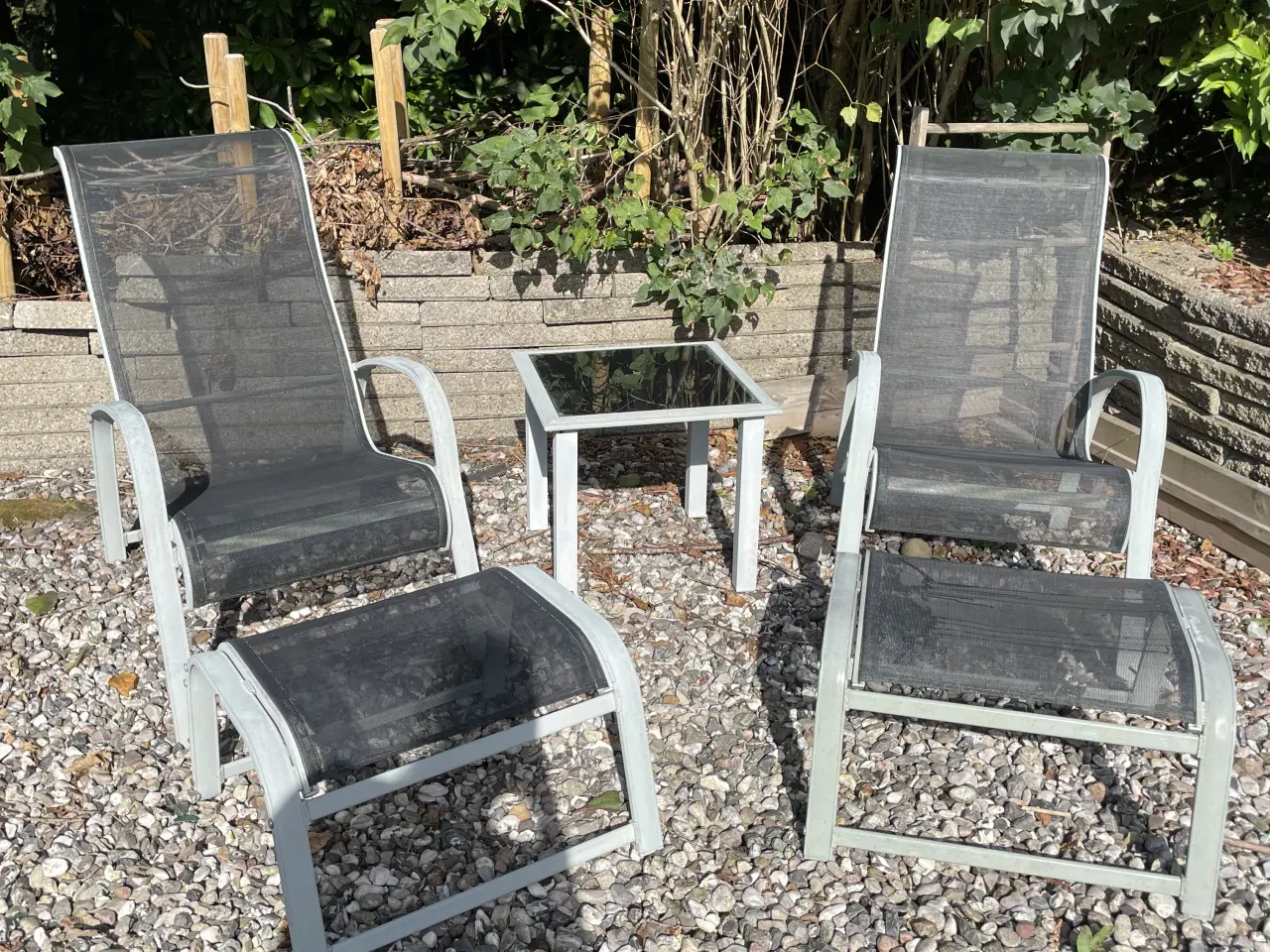 Billede 2 - Lænestole med skamler og bord