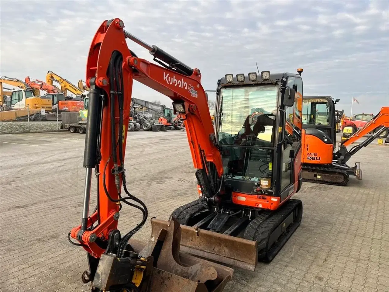 Billede 5 - Kubota kx027-4 Aftageligt Engcon rotortilt, Centralsmørring mm.