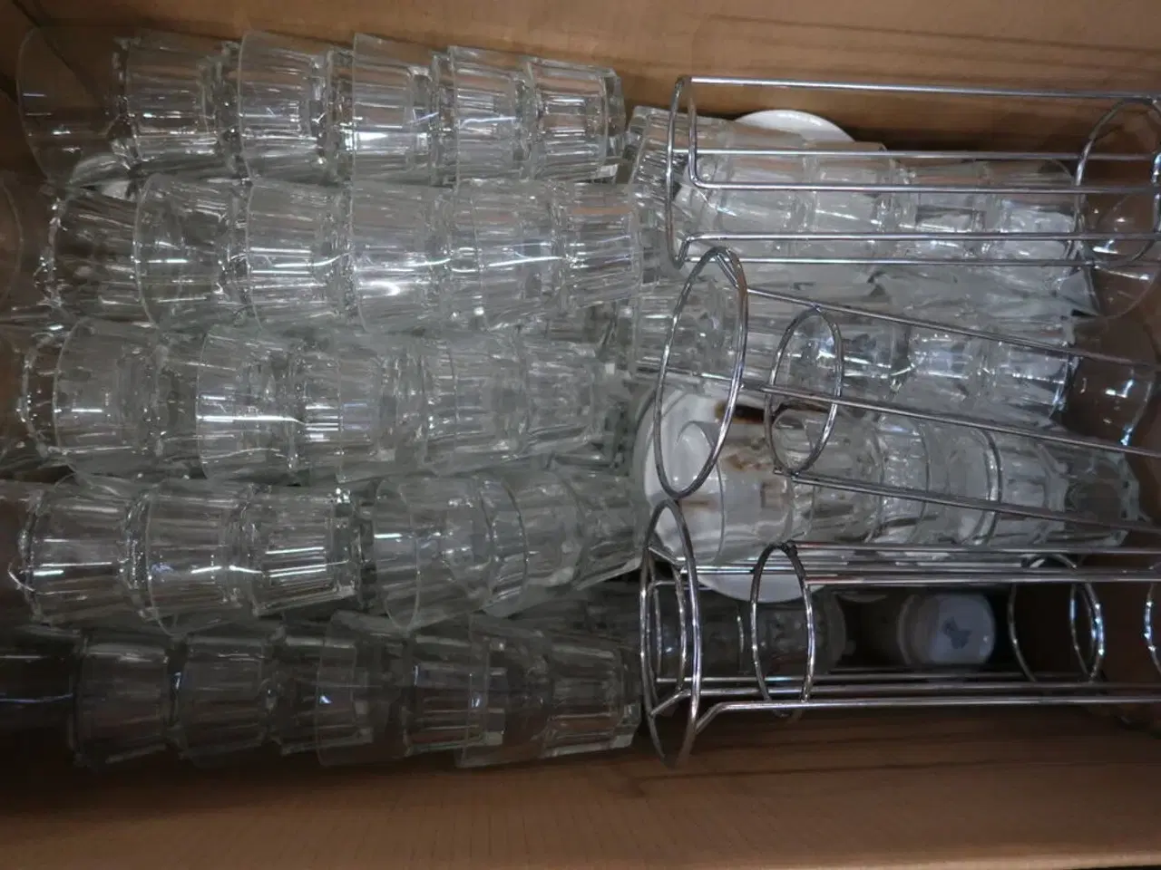 Billede 2 - Tallerkener, glas, kander m.m.