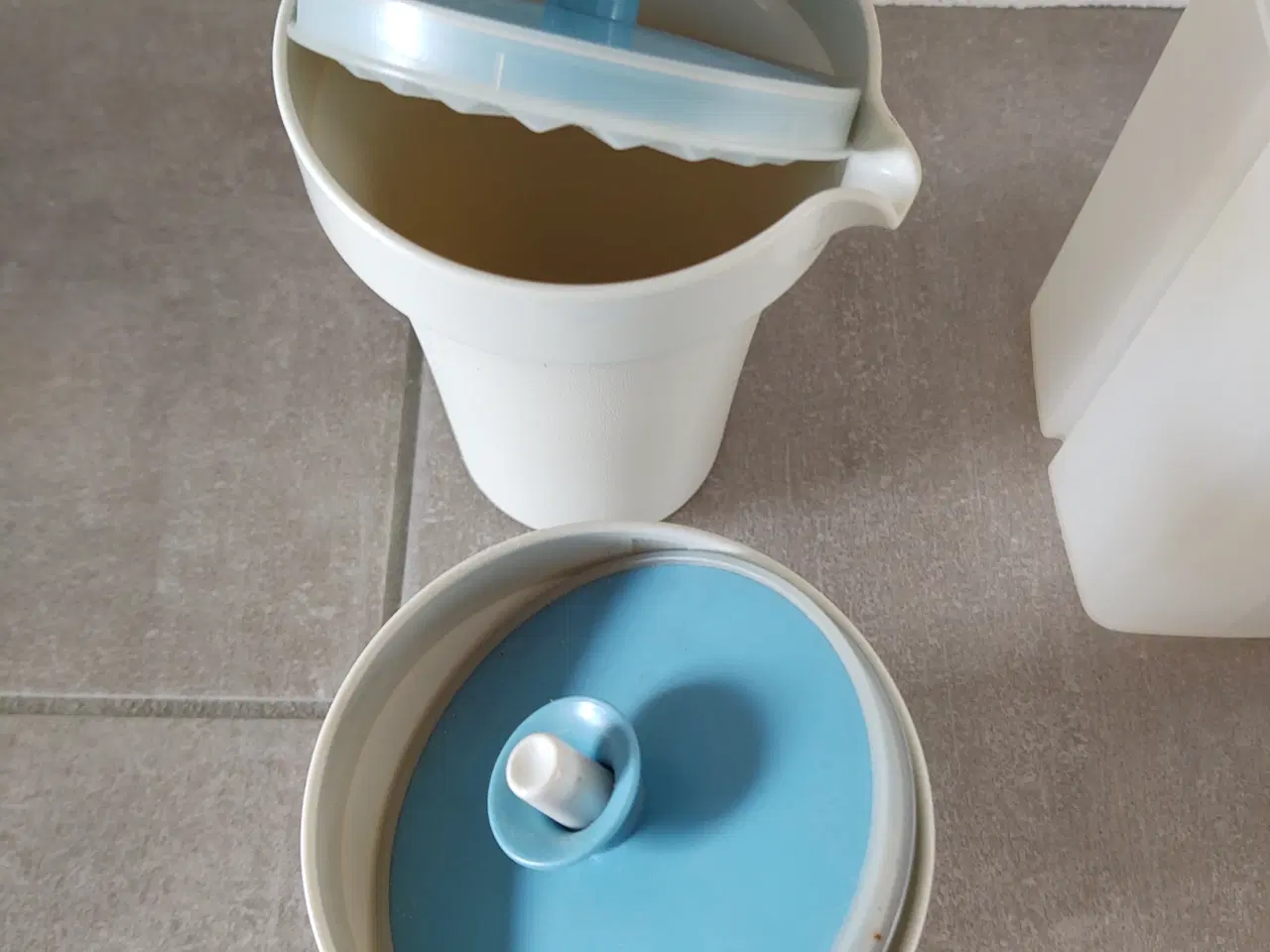 Billede 2 - Flere tupperware beholdere.