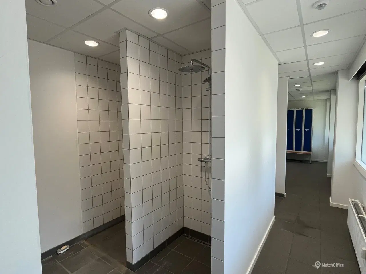 Billede 19 - Sjældent udbudt lagerhal med port og tilhørende kontor