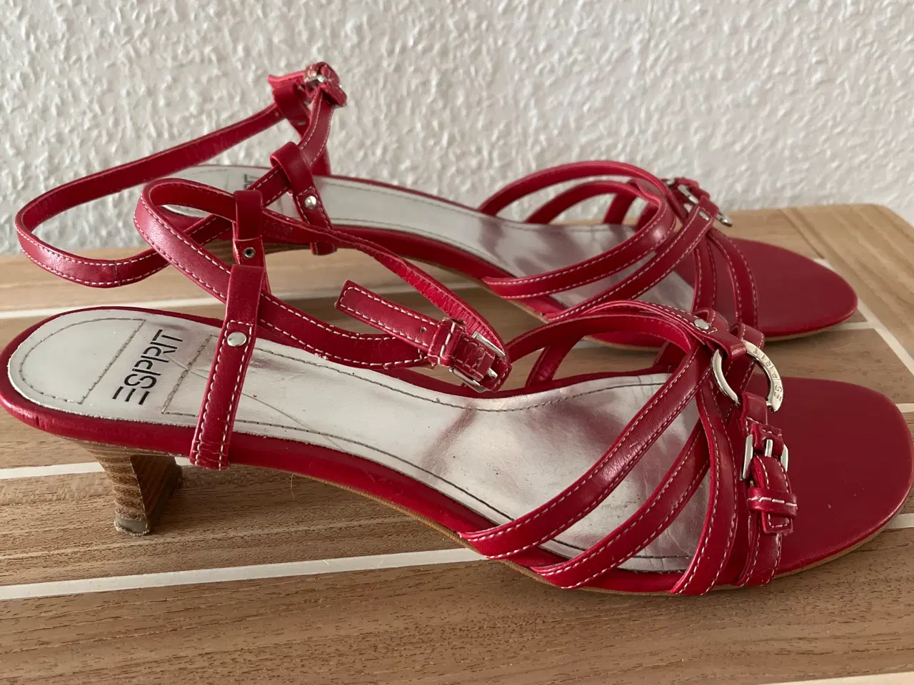 Billede 2 - Esprit sandaler med lille hæl