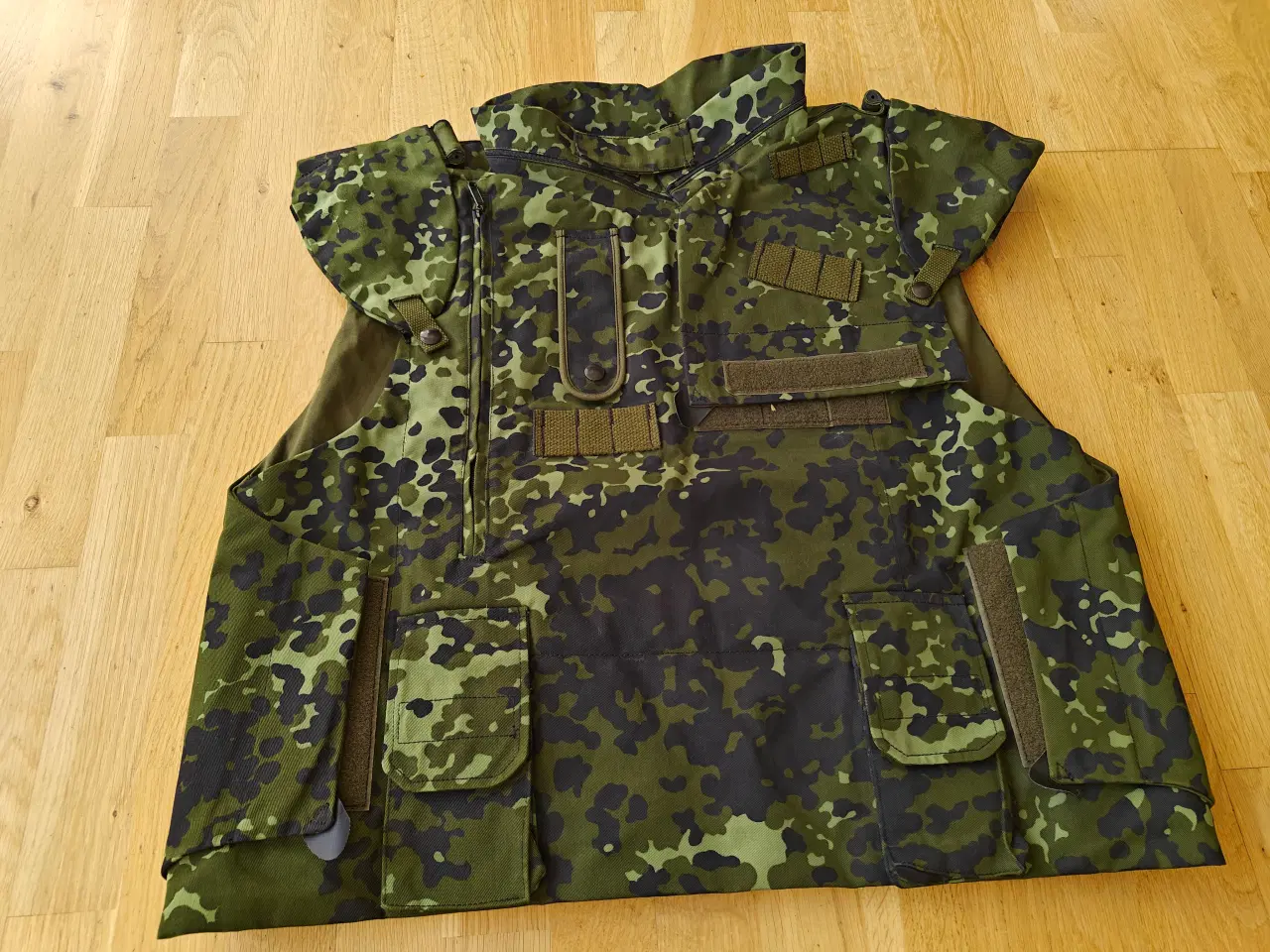 Billede 5 - Militær, 2 stk. M/96 Fragmentations veste som nye.